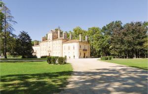 Maisons de vacances Stunning Home In St, Gilles With 4 Bedrooms, Wifi And Outdoor Swimming Pool : photos des chambres