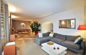 Amazing Home In St-Etienne De Boulogne