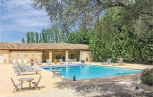 Maisons de vacances Amazing Home In Pont Saint Esprit With 8 Bedrooms, Sauna And Outdoor Swimming Pool : photos des chambres