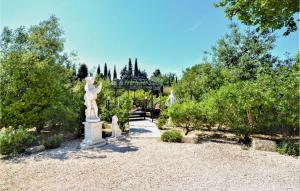 Maisons de vacances Stunning Home In Vallabregues With 6 Bedrooms, Jacuzzi And Swimming Pool : photos des chambres