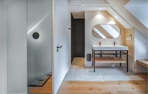 1 Bedroom Lovely Home In Concarneau