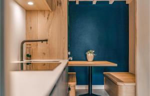 Appartements Amazing Home In Concarneau With Heated Swimming Pool : photos des chambres