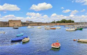 Appartements Nice Home In Concarneau With Wifi, 1 Bedrooms And Outdoor Swimming Pool : photos des chambres