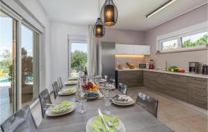 Luxurious Home In Stinjan