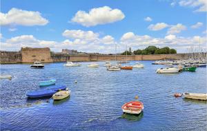 Appartements Awesome Home In Concarneau With Sauna, Wifi And Heated Swimming Pool : photos des chambres