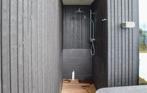 Amazing Home In Løgstrup With Wifi