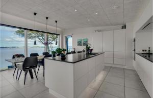 Amazing Home In Løgstrup With Wifi