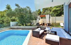 Amazing Home In Slatine With 4 Bedrooms, Wifi And Outdoor Swimming Pool