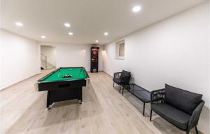 4 Bedroom Stunning Home In Kastel Stari 
