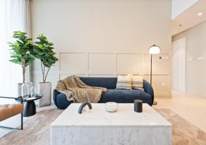 Elegant Luxury Apartment with Stunning Lake Views in Dubai Creek Harbour By ĀYA Boutique