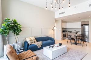 Elegant Luxury Apartment with Stunning Lake Views in Dubai Creek Harbour By ĀYA Boutique