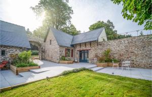 obrázek - Awesome Home In Concarneau With Wifi, Outdoor Swimming Pool And Heated Swimming Pool