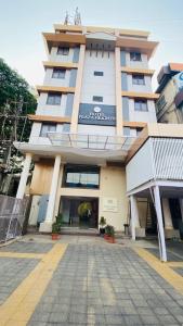 Hotel Plaza Heights by RAK Rooms, Mangaluru