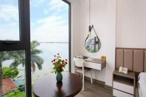 Lake View Hotel