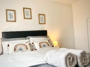 Simple 2-bedroom 1.5 bath apartment in Thornhill