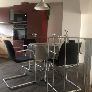 Sehr schöne ufernahe ebenerdige Ferienwohnung Pura Vida auf der Halbinsel Scheid