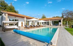 Beautiful Home In Dubrava With Wifi, Heated Swimming Pool And Swimming Pool