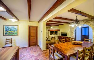 Gorgeous Home In Vodnjan With Kitchen 