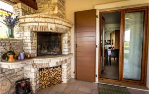 Gorgeous Home In Vodnjan With Kitchen