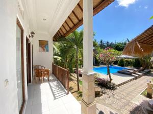 Phòng Giường Đôi Nhìn Ra Hồ Bơi (Double Room with Pool View)