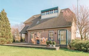 Five-Bedroom Holiday Home room in De Plek