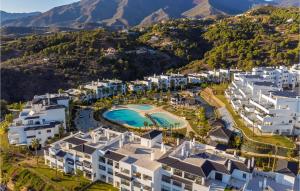 Stunning Apartment In Estepona With 4 Bedrooms, Wifi And Swimming Pool