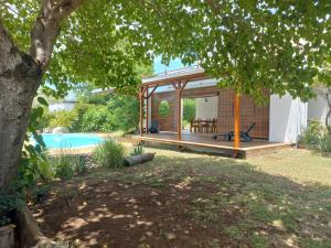 21LG Ilot Fortier M Sea Front and Swimming pool
