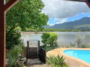 21LG Ilot Fortier M Sea Front and Swimming pool