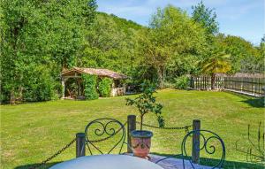 Maisons de vacances Nice home in La Cassagne with 4 Bedrooms, Private swimming pool and Outdoor swimming pool : photos des chambres