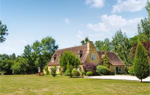 Maisons de vacances Nice home in La Cassagne with 4 Bedrooms, Private swimming pool and Outdoor swimming pool : photos des chambres