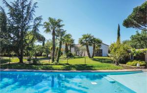 Maisons de vacances Stunning home in Beziers with 5 Bedrooms, WiFi and Outdoor swimming pool : photos des chambres