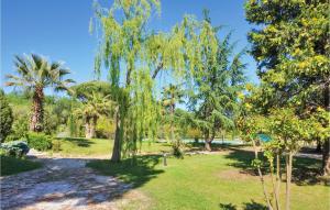 Maisons de vacances Stunning home in Beziers with 5 Bedrooms, WiFi and Outdoor swimming pool : photos des chambres