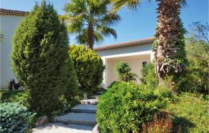 Maisons de vacances Stunning home in Beziers with 5 Bedrooms, WiFi and Outdoor swimming pool : photos des chambres