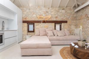 Pure Amber Suite Elani