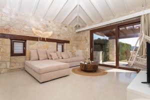 Pure Amber Suite Elani