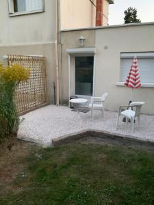 Appartements Studio fond de jardin : Appartement 1 Chambre