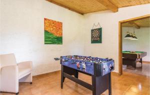Awesome Home In Basici With 4 Bedrooms Jacuzzi And Wifi