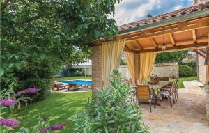 Awesome Home In Basici With 4 Bedrooms, Jacuzzi And Wifi