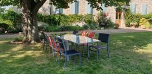 Séjour élégance et bien-être au CHATEAU de GRANDMONT - piscine et parc arboré au coeur du vignoble du Beaujolais