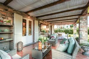 VILLA PEMOLA a Luxury Farmhouse with Garden and bikes in Lucca Town