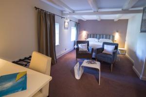 Hotels Hotel Restaurant Les Alisiers : photos des chambres