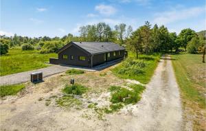 4 Bedroom Lovely Home In Aakirkeby