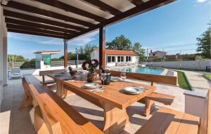 Gorgeous Home In Marcana With Sauna 