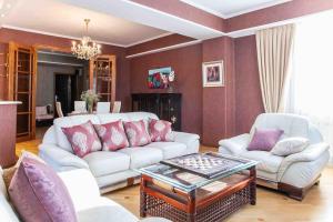 GG Home - cozy 3 bedroom apartment in Vake at Mziuri park