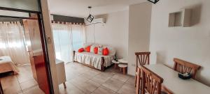 Departamento céntrico LA CAÑADA con BALCÓN a metros de la PEATONAL de la ciudad