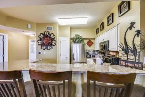 Shores of Panama 2217- Elegantly Decorated, Sleeps 6, Free Fun! condo