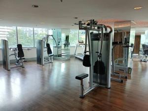 Spacious BGC 2 BR with a view