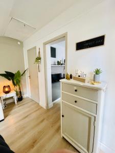 Maisonnette studio bas Suquet, 200m plages, 700m palais, au calme