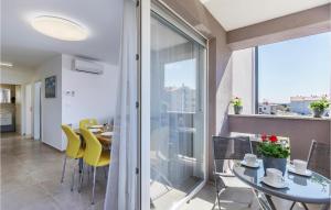 2 Bedroom Beautiful Apartment In Pula 