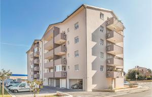 2 Bedroom Beautiful Apartment In Pula